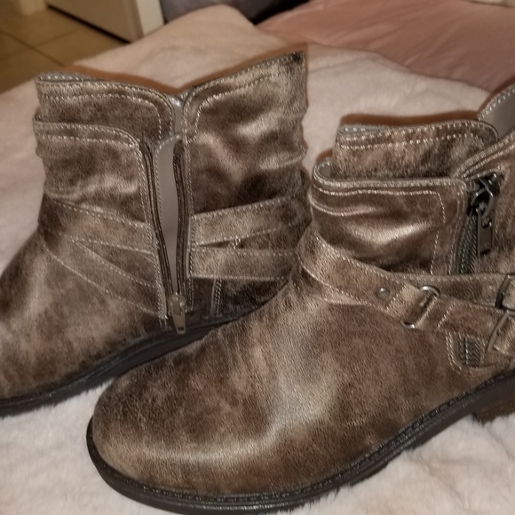 Boots - Picture 2 of 2